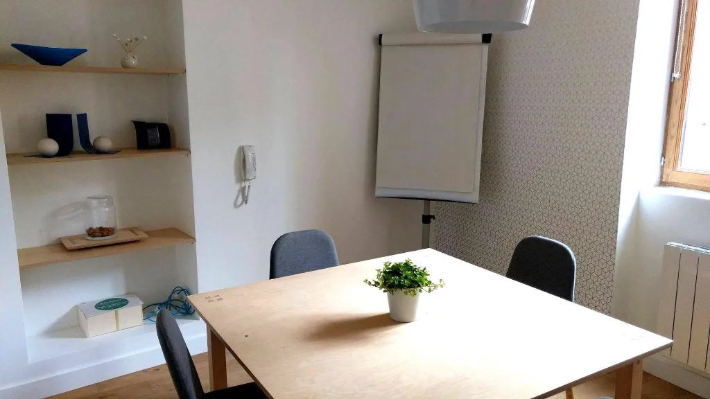 bureau bleu (4).webp