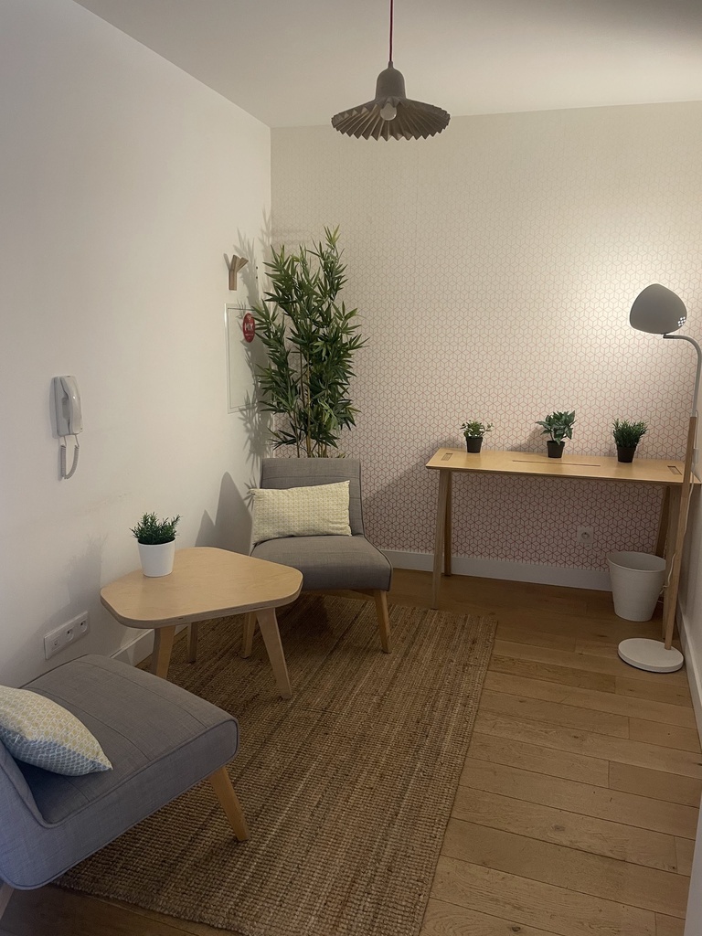 Bureau Rouge - 1